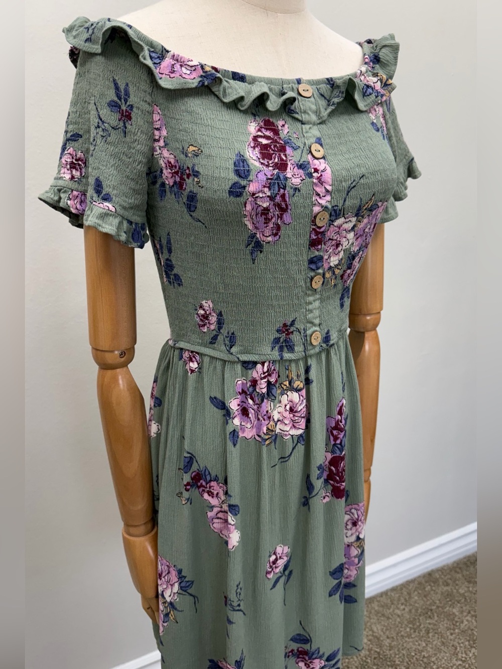 Xhilaration Green Floral Off Shoulder Smocked Dress Medium NWT - Picture 2 of 12